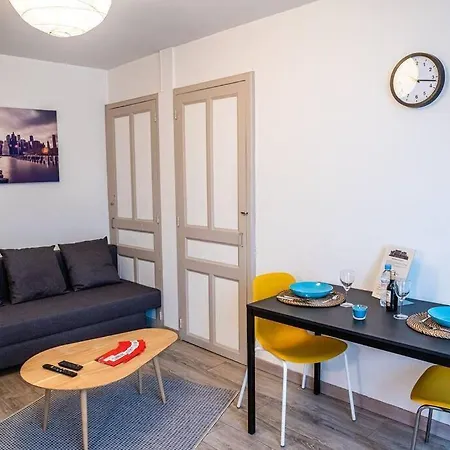 Апартаменты Le Roazhon Nest - Proche Du Centre